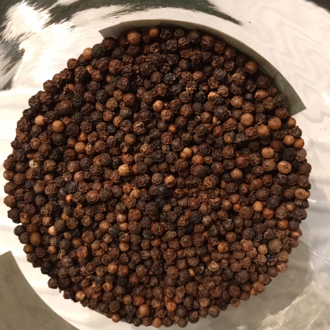 pimienta negra Sarawak amarilla