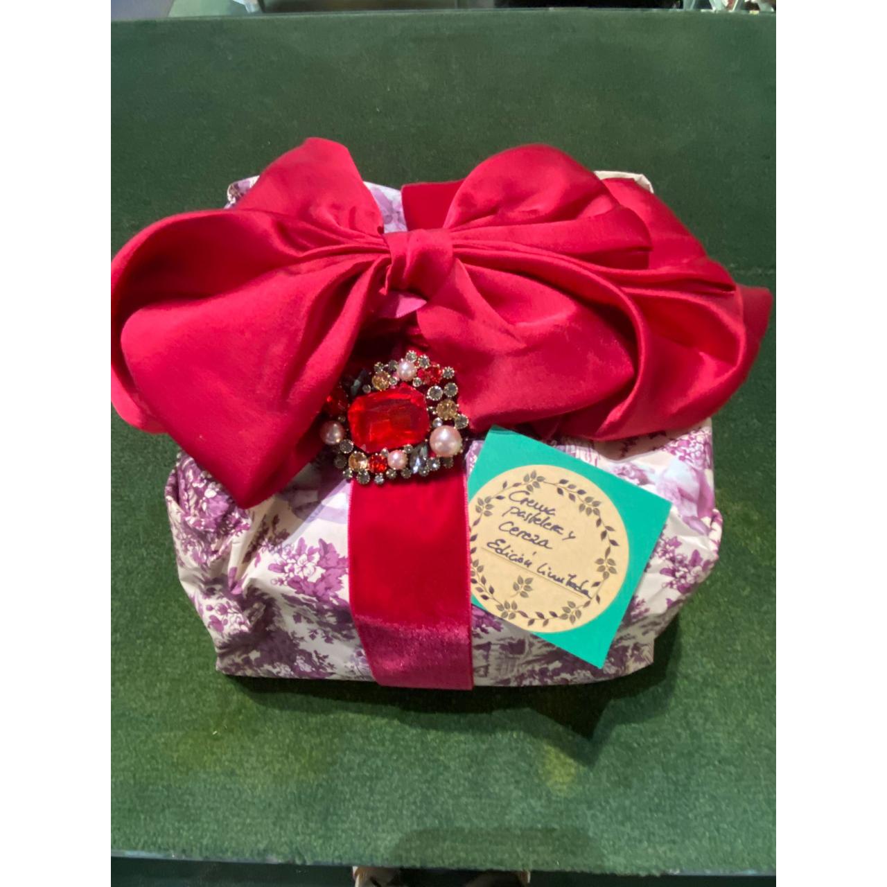 Panettone Crema Pastelera y Cereza