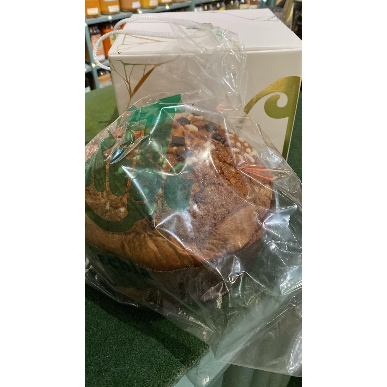 Panettone con broche edición limitada cereza ácida y crema pastelera