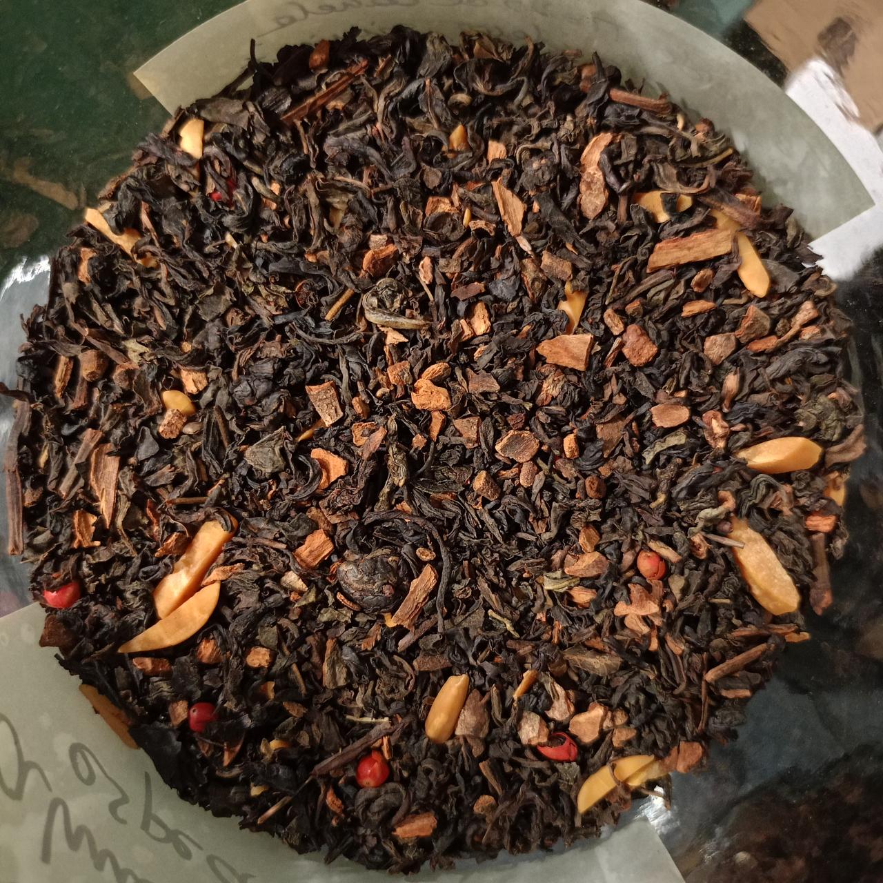 te verde almendras y especias